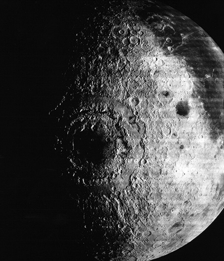 Figure5OrientaleCrater